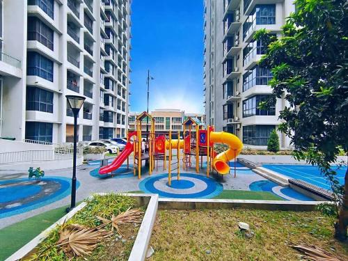 Herní místnost nebo prostor pro děti v ubytování Chic newly furnished 3BR condo close to airport