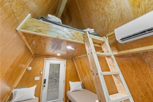 Fotografie z fotogalerie ubytování Fern Grove - Camping Cabin Retreat in RRG KY v destinaci Rogers