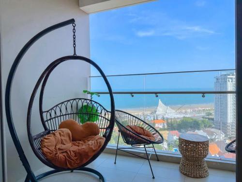 a room with two hanging baskets and a window at Ocean Pearl The Sóng Apartment - Vung Tau City - Căn Hộ View Biển, Hồ Bơi Vô Cực in Vung Tau