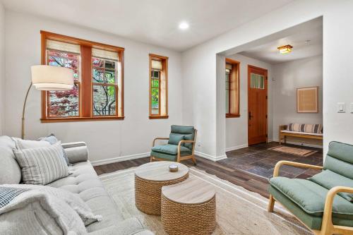 Istumisnurk majutusasutuses Calm Coastal Retreat in Avila Beach