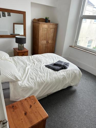 Una cama o camas en una habitación de Woodland Terrace