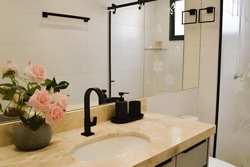 Ένα μπάνιο στο 3 Luxury Suites + Sophistication