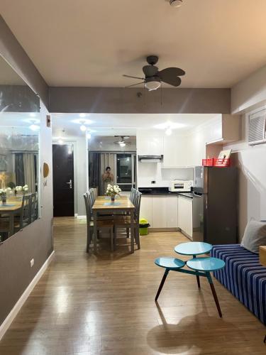 Kuchyň nebo kuchyňský kout v ubytování Abreeza Place Alveo