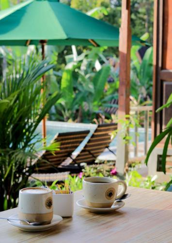 Κήπος έξω από το Mina Baturiti Hotel & Resto