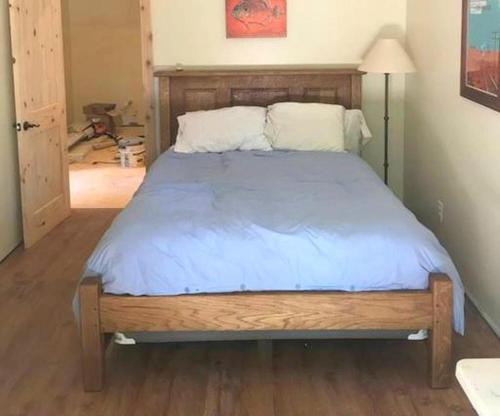 Postel nebo postele na pokoji v ubytování Tranquil Vacation Rental Nestled in the Shenandoah Mountains of Howardsville, Virginia