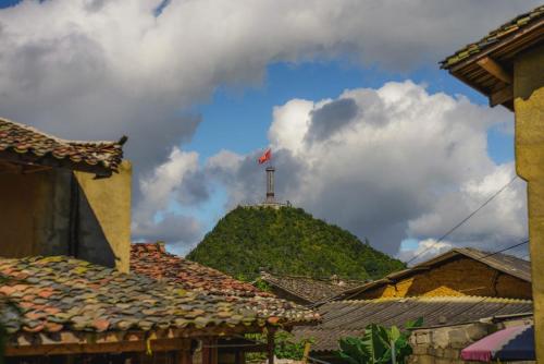 Nespecifikovaný výhled na hory nebo výhled na hory při pohledu z hotelu
