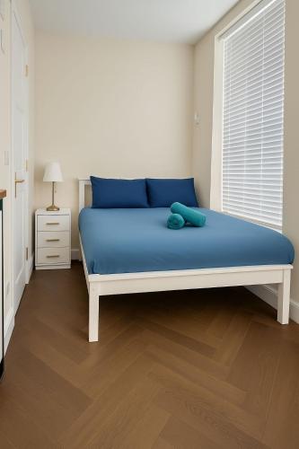 Ένα ή περισσότερα κρεβάτια σε δωμάτιο στο 30A Class Studios near Arsenal and Central London