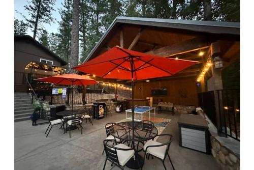 صورة لـ Pool • Hot Tub • Movie Theater • Games • 3 Decks في Foresthill