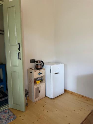 2 Floor Inn in Dilijanにあるキッチンまたは簡易キッチン