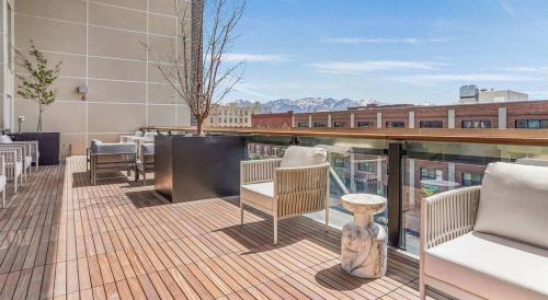 Μπαλκόνι ή βεράντα στο Luxury Central City Escape