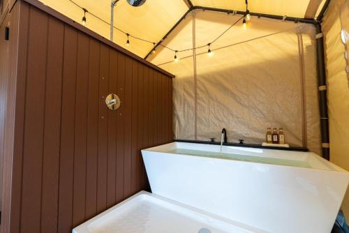 a bathroom with a tub and a sink at SPRINGS VILLAGE Ashigara Tanzawa Onsen Resort & Gl - Vacation STAY 41913v in Hata