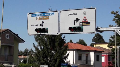 a street sign with traffic lights on a street at Adria Bella Locazione Turistica in Adria