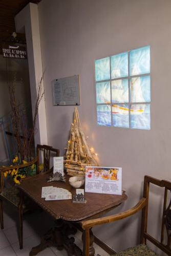 a table with a model of the eiffel tower on the wall at Filoxenia Studios in Galaxidi