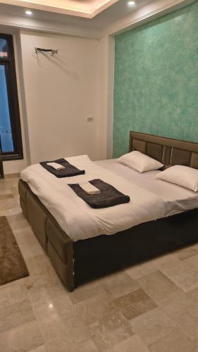 Postel nebo postele na pokoji v ubytování Mitron Homes