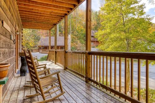 Balkón nebo terasa v ubytování ER202 - Now and Forever Great location! - Close to town! cabin