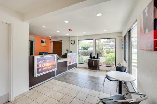 a restaurant lobby with a counter and a table and chairs at Motel 6-Columbus, OH - West in Columbus