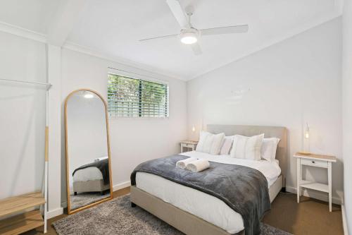 Ένα ή περισσότερα κρεβάτια σε δωμάτιο στο Cozy Sunset Villa 2BR Hamptons 200MBs Wifi