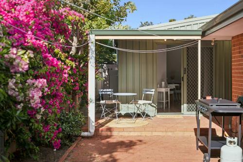 Αίθριο ή υπαίθριος χώρος στο Cozy Sunset Villa 2BR Hamptons 200MBs Wifi