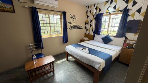 Postel nebo postele na pokoji v ubytování Hotel Natasha Regency Bangalore Airport