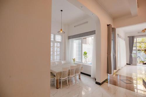 Posezení v ubytování Vung Tau Paris Villa pool near beach