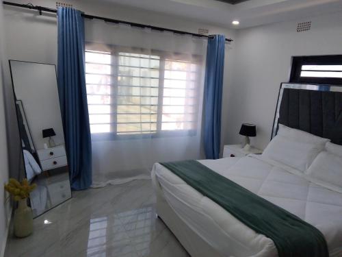 Afbeelding uit fotogalerij van T&M apartments in Ndola