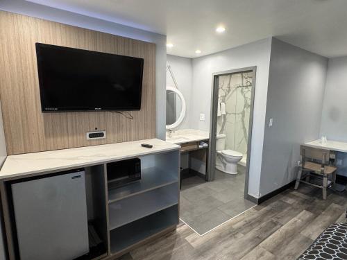 Un baño de Bronco Motel South Central