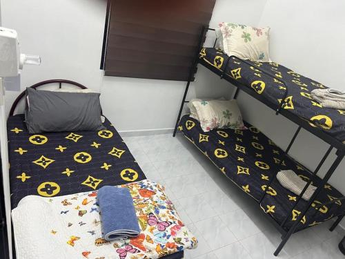 Postel nebo postele na pokoji v ubytování De Bunga Homestay