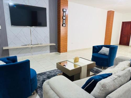 a living room with two couches and a tv at LibiMar in Manta