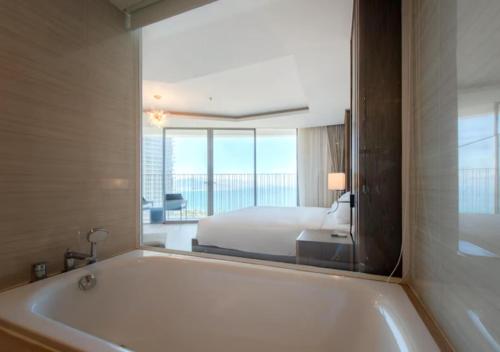 Ένα μπάνιο στο Panoramas Nha Trang Residencens