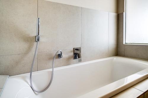 Koupelna v ubytování Canalside Tranquility