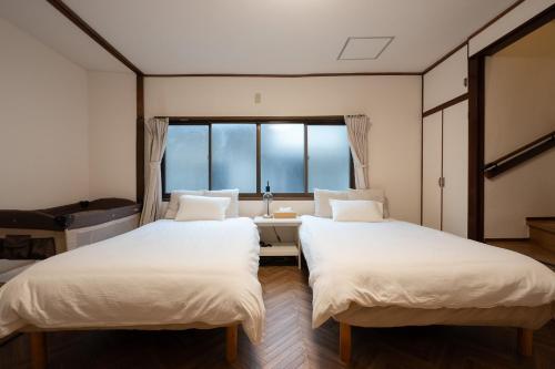 Sen House 泉 Osaka古民家 Machiya Guesthouse 2bed rooms & 4 Beds