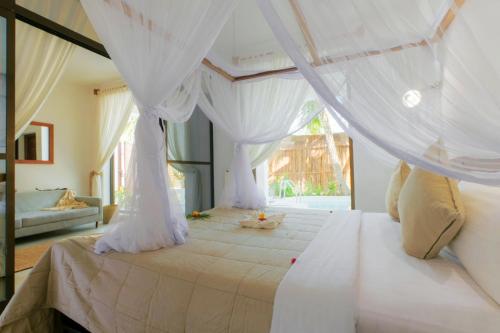 Postel nebo postele na pokoji v ubytování Lulu Zanzibar Apartments