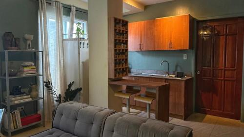 Η κουζίνα ή μικρή κουζίνα στο Affordable and Cozy 2 Bedroom Apartment Center of Boracay