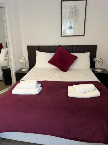 Ένα ή περισσότερα κρεβάτια σε δωμάτιο στο Caledonian Apartment