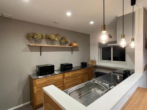 Kuchyň nebo kuchyňský kout v ubytování mizuki natural villa Larch