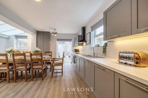 a kitchen and dining room with a dining table at Fit for a King-size Nap I Parking in Windsor