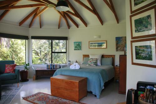 Ένα ή περισσότερα κρεβάτια σε δωμάτιο στο The Sauna Chalet