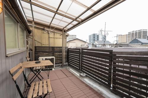 Sen House 泉 Osaka古民家 Machiya Guesthouse 2bed rooms & 4 Beds