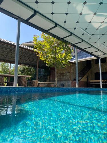 Bazén v ubytování Гостевой дом nebo v jeho okolí