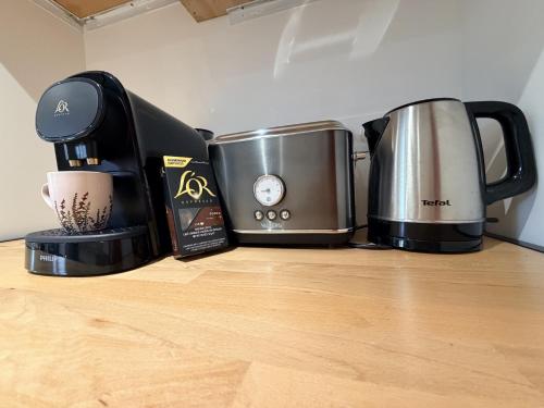 a coffeemaker and a coffee maker on a counter at L'intime in Dingsheim