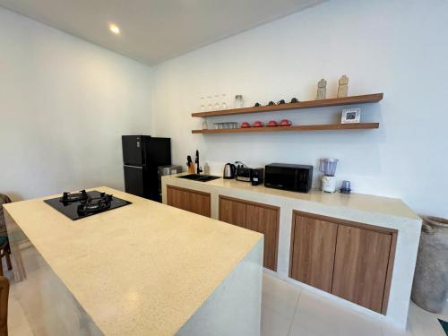 Cosy 2bed/2bath villa 5 min to beachにあるキッチンまたは簡易キッチン