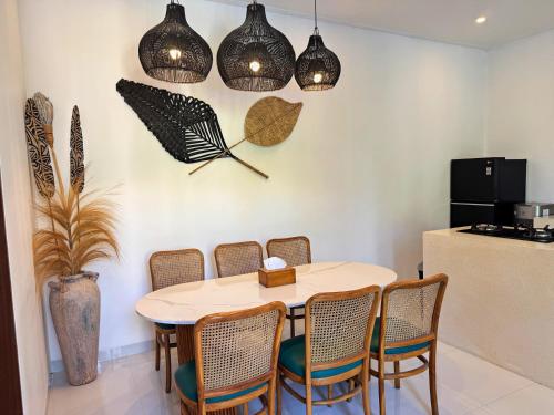 Cosy 2bed/2bath villa 5 min to beachにあるキッチンまたは簡易キッチン