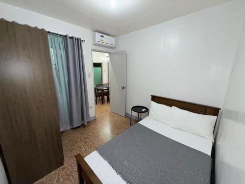 Postel nebo postele na pokoji v ubytování J and J Transient House