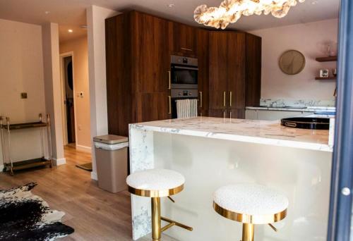 Kuchyň nebo kuchyňský kout v ubytování Elegant Contemporary Private Bungalow