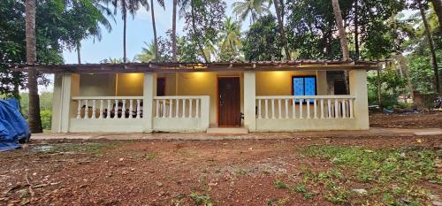 Το κτήριο όπου στεγάζεται  η παραθεριστική κατοικία