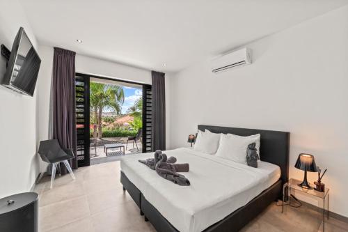 Postel nebo postele na pokoji v ubytování Luxury 5BR Villa with Private Pool The Cove by Bocobay