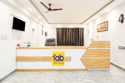 TV/trung tâm giải trí tại FabHotel Golden Inn