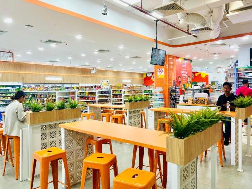 Σούπερ μάρκετ ή άλλα καταστήματα σε αυτό το δωμάτιο σε οικογενειακή κατοικία ή εκεί κοντά