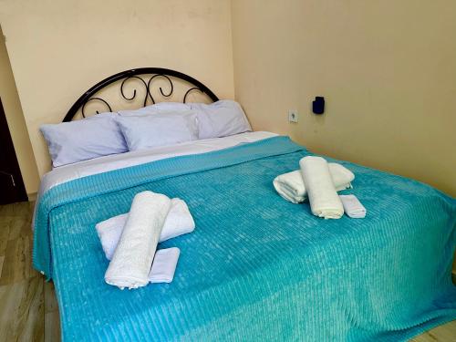 a bed with two towels and two pillows on it at Snow Forest ԲԱԿՈՒՐԻԱՆԻ-ბაკურიანი-BAKURIANI in Bakuriani