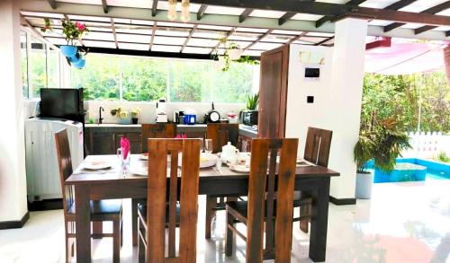 Un lugar para sentarse en Double W Grand Villa Madiha